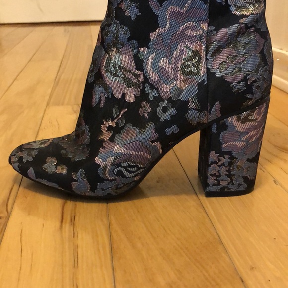 Kenneth Cole Reaction women’s time to step floral tapestry riding boot - Picture 4 of 10